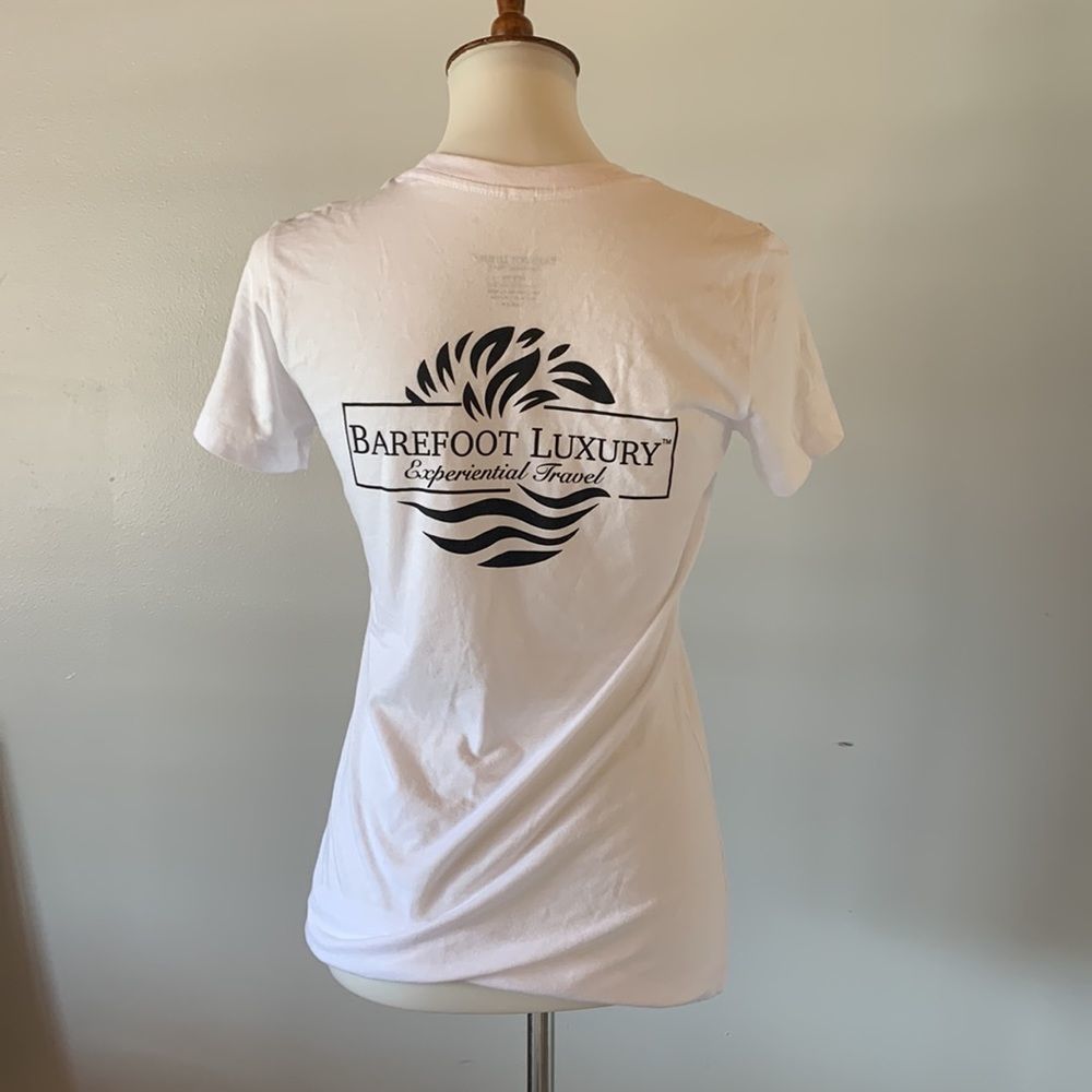 [Barefoot Luxury] White Short Sleeve Shirt - Size Medium - Picture 3 of 4